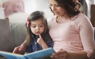 La importancia de contarles cuentos a los niños